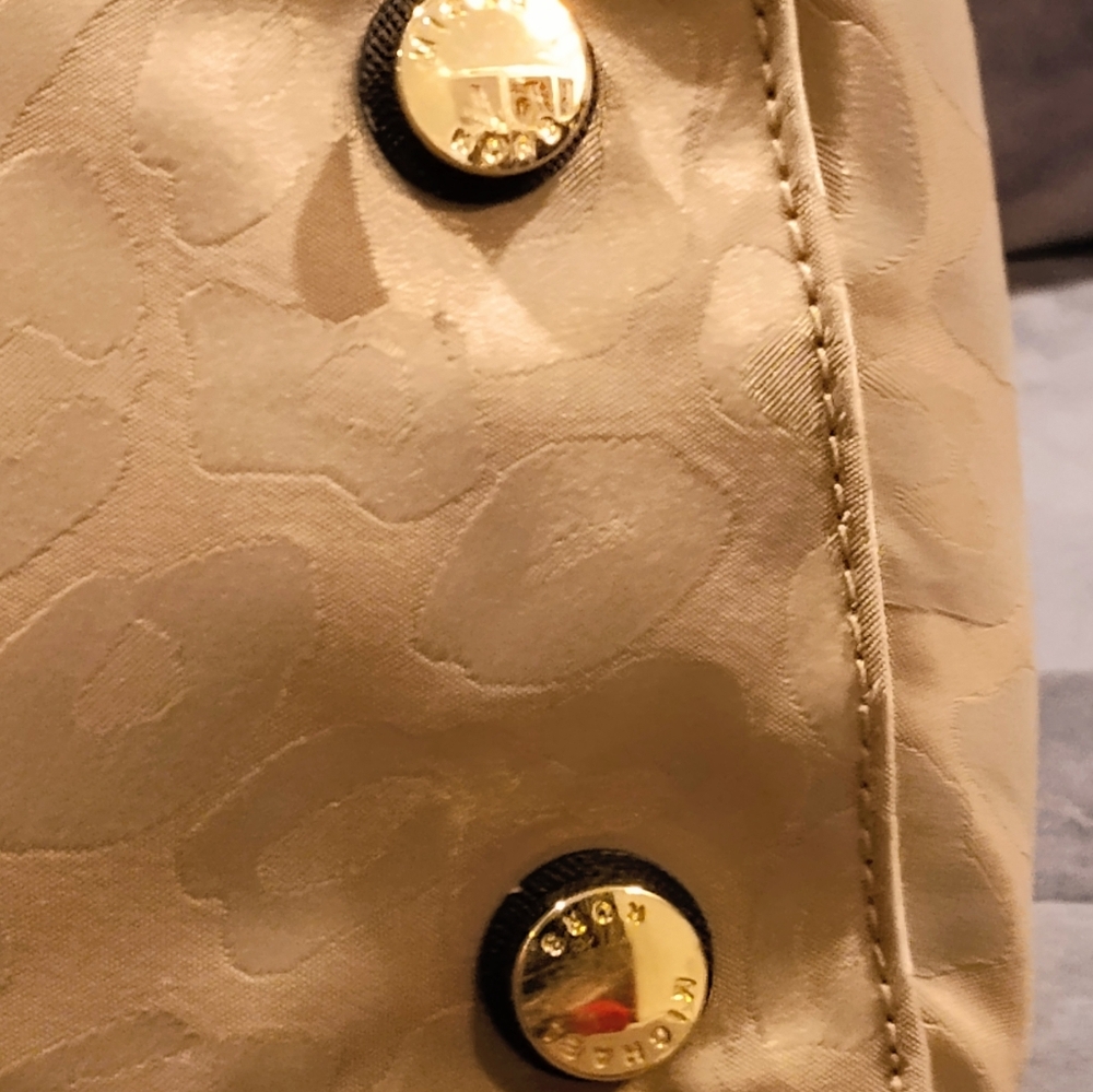 MICHAEL KORS KELSEY GOLD NYLON LEOPARD PRINT & BLACK LEATHER MEDIUM TOTE BAG - Picture 15 of 16